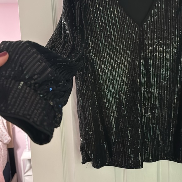 Black sequenced blouse. Size L - Picture 2 of 3